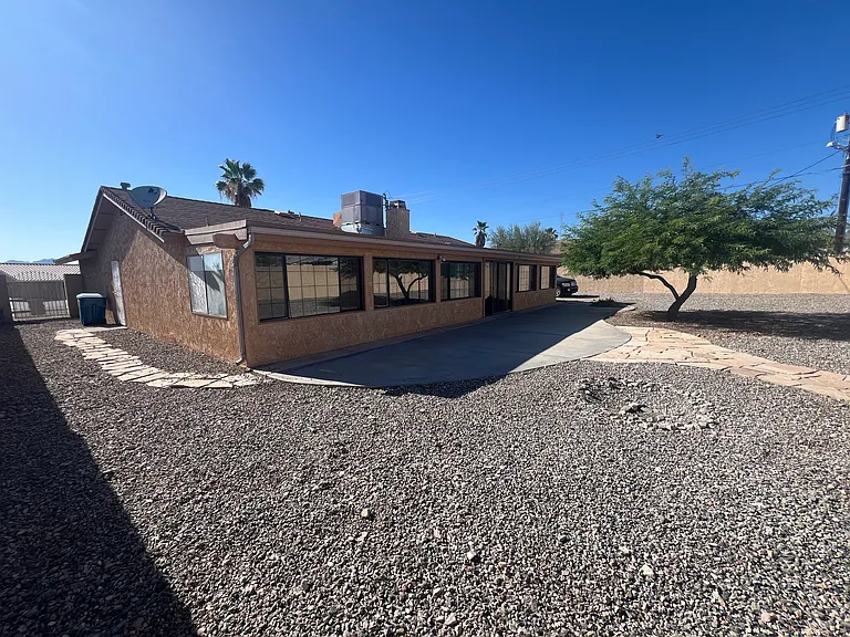 112 Smoketree Ave S — Photo 20