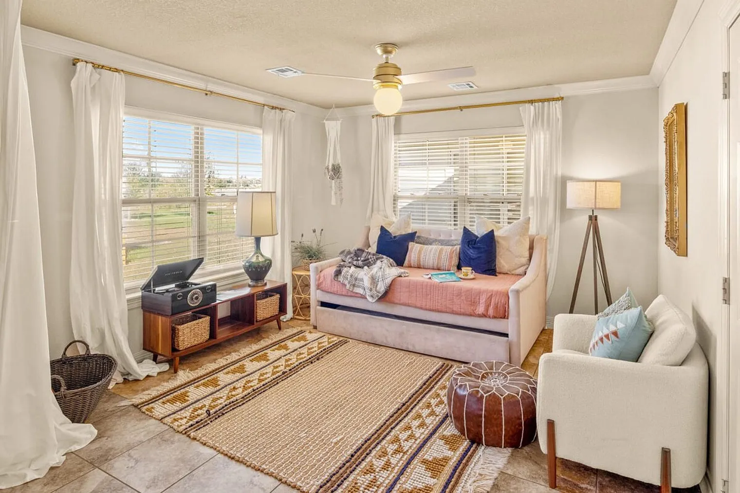2 bed, 2.0 bath, 1453 sqft, $3,703 — Photo 3