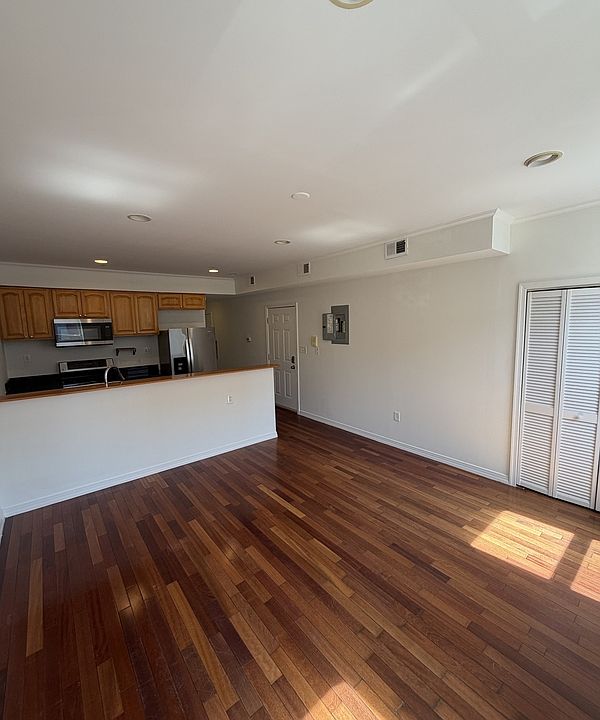 1st image of 1782 Frankford Ave #2