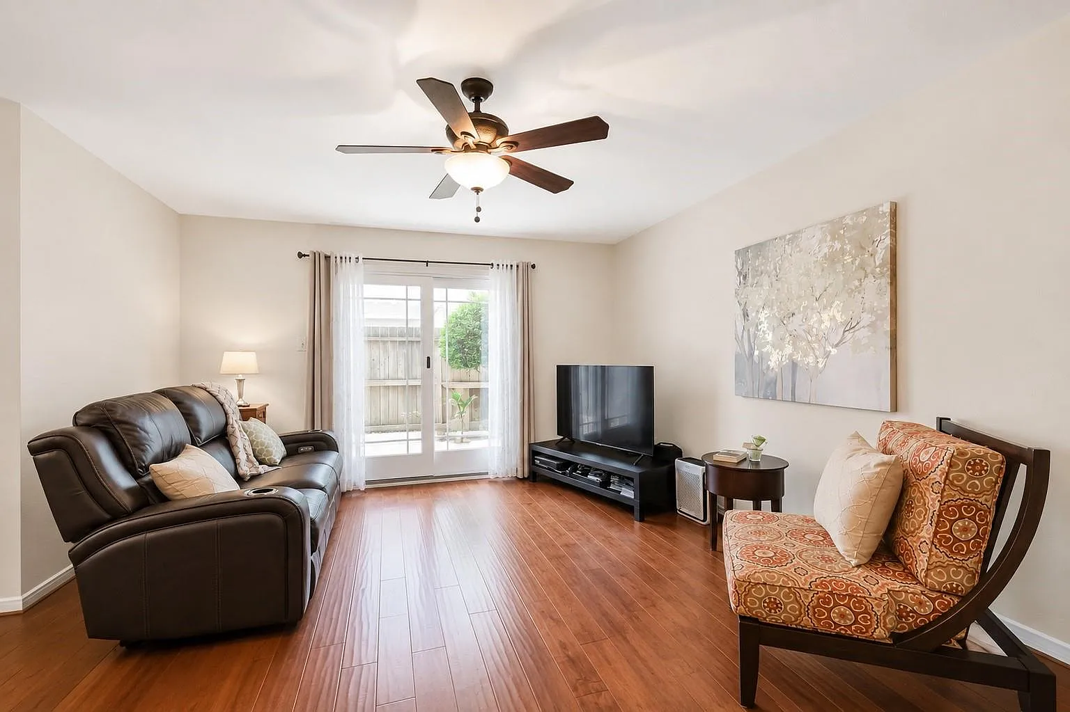 3 bed, 2.5 bath, 1978 sqft, $2,200 — Photo 4