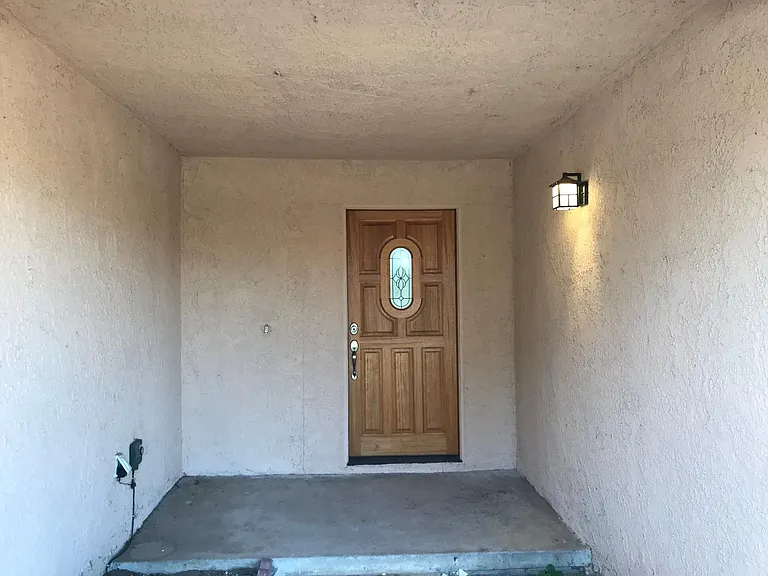 865 Denise Ave — Photo 2