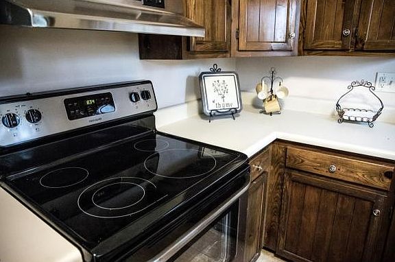 4th image of 2203 Greenbriar Cir APT 3