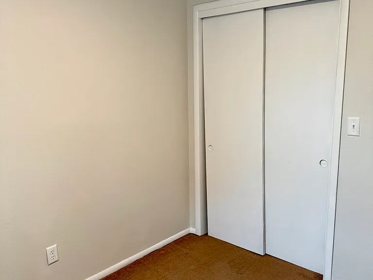 515 E Burlington St #3S — Photo 11