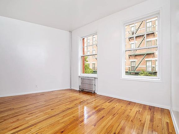 4th image of 90 Bank St APT 3C