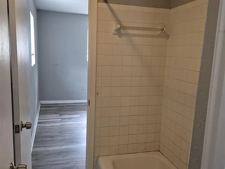 818 W 28th Ave #B22 — Photo 6