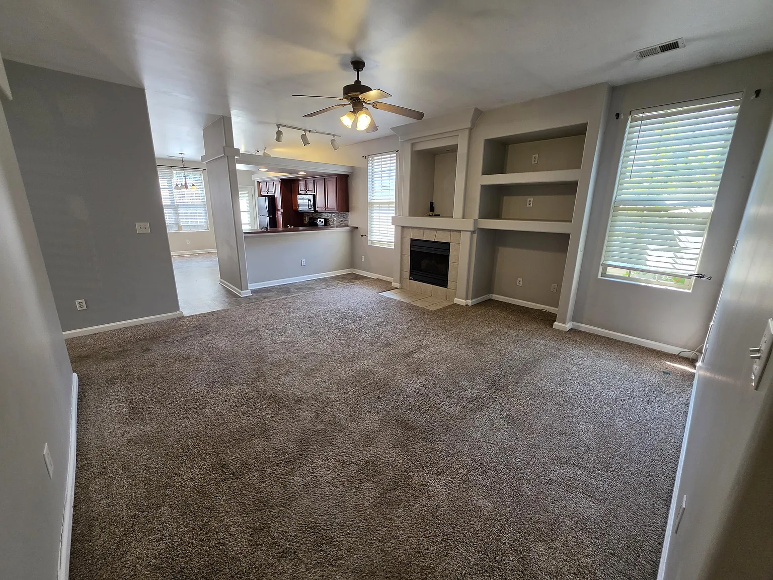 3 bed, 2.0 bath, 1380 sqft, $1,995 — Photo 2