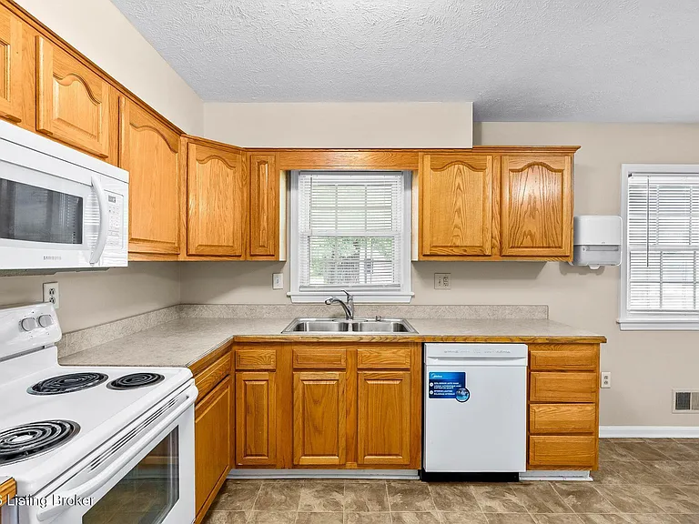 7506 Pimlico Dr — Photo 9