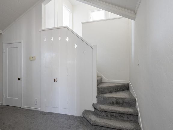 3rd image of 985 E Grant Pl