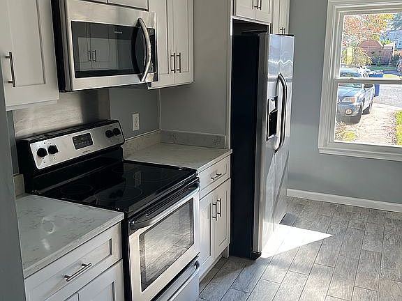 2nd image of 425 Big Leaf Ct