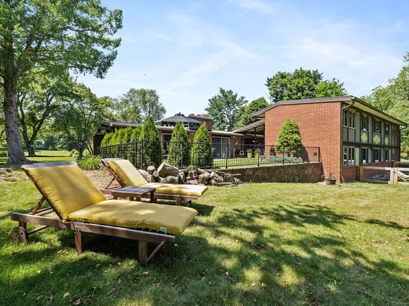11 Riverview Place, Cromwell, CT 06416