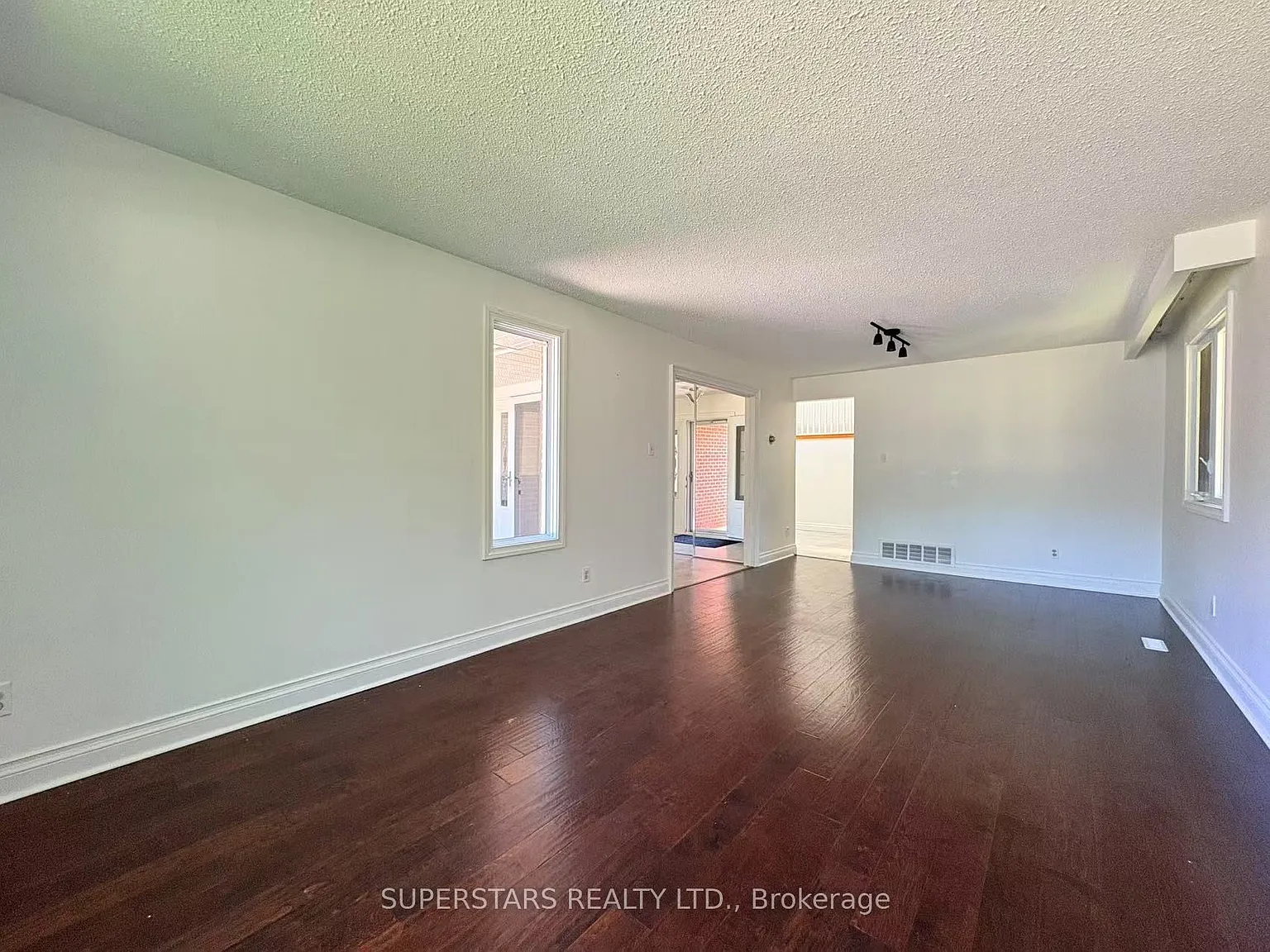 3 bed, $2,700 — Photo 2