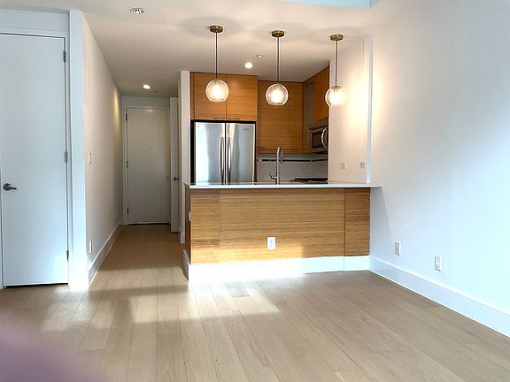 5th image of 251 7th St APT 1A