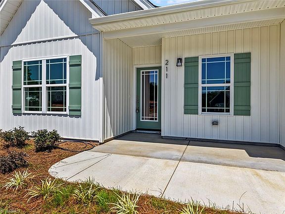 3rd image of 211 Timber Hill Ct