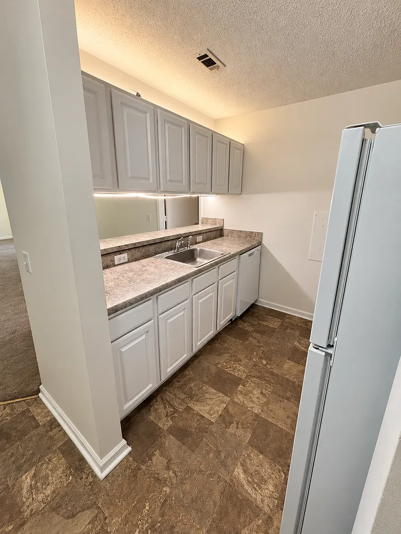 4 Bed 4 Bath At Univeristy Commons! One Month Free!! — Photo 3