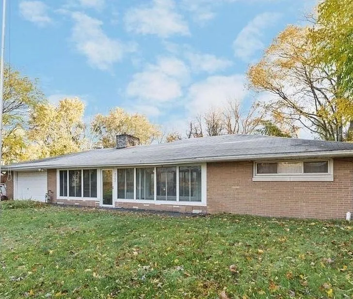 5702 N US Highway 35 — Photo 2