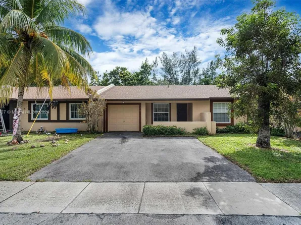 9310 E Daffodil Ln, Miramar, FL 33025