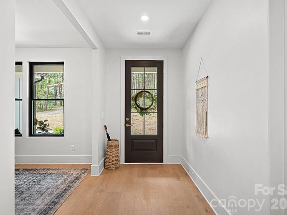 4th image of 10920 McCoy Rd