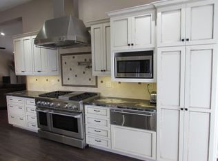 839 1/2 N Stage Coach Ln, Fallbrook, CA 92028