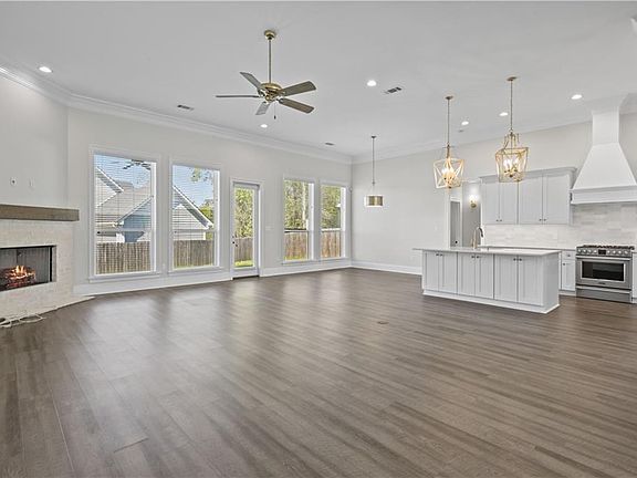 3rd image of 2037 Begue Ln