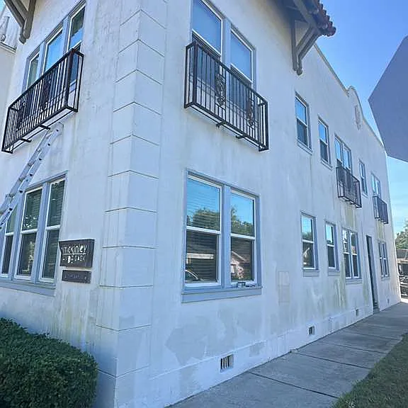Ivy Flats — Photo 19