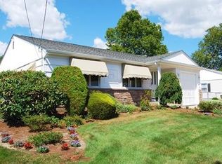 37 Woodcrest Dr, Riverside, RI 02915