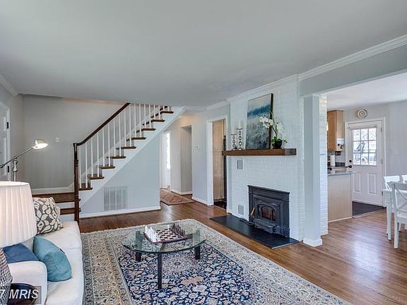 5th image of 604 Laura Dr