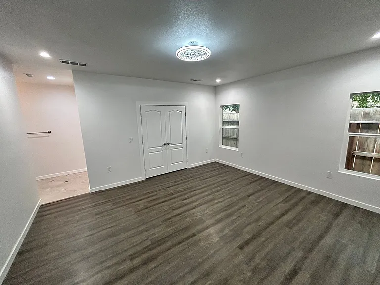 1527 W Orangeburg Ave — Photo 21