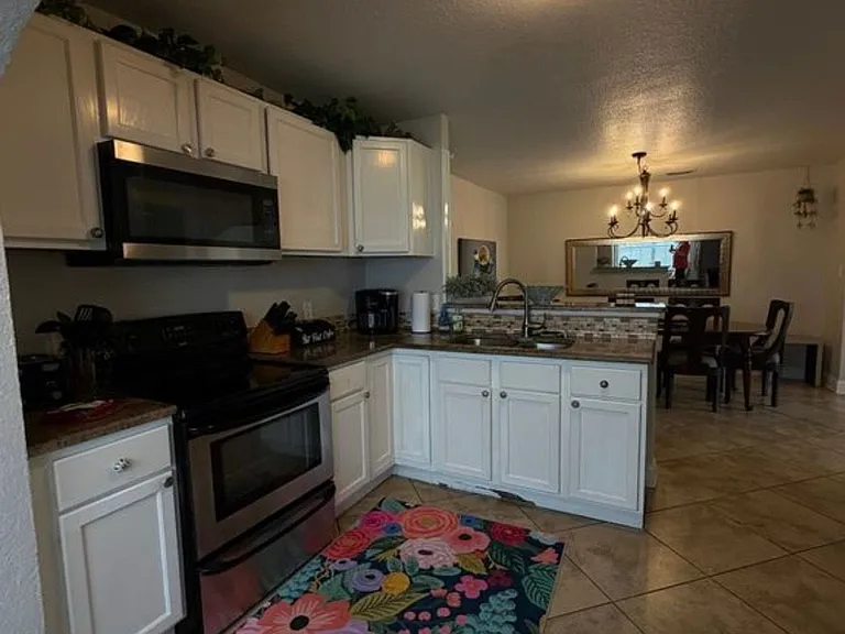 1015 W Coral St — Photo 4