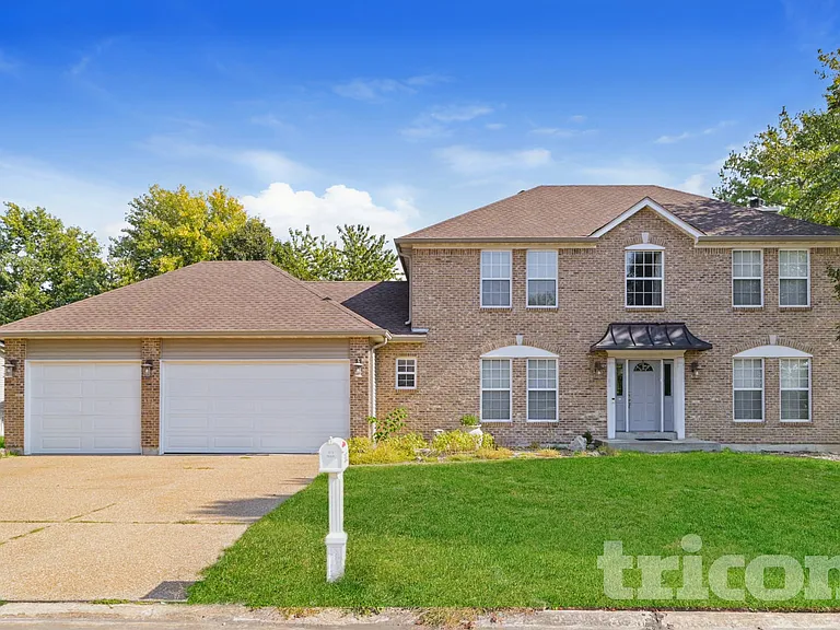 302 Estate Dr — Photo 1