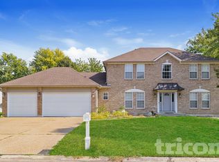 302 Estate Dr, O'Fallon, MO 63366