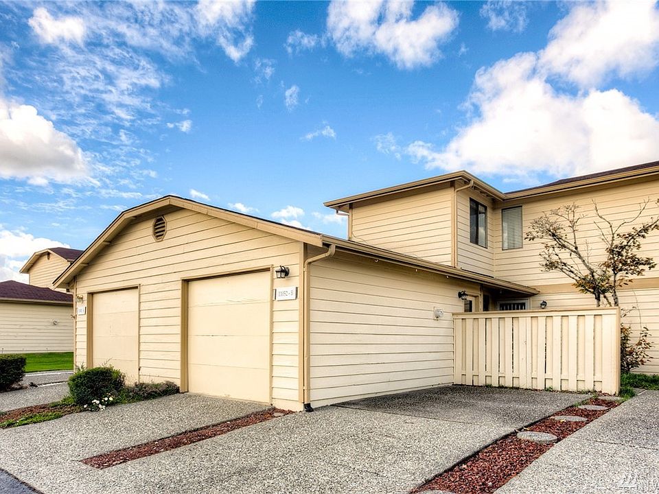 3 bedroom 1 1/2 bath Condo located in desirable Kent Shires community.