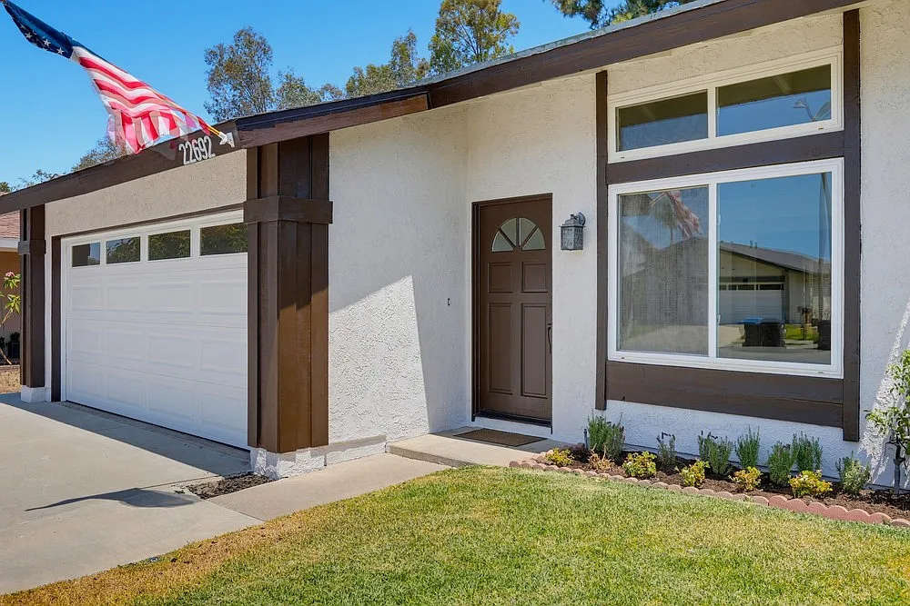 4 bed, 1590 sqft, $4,400 — Photo 2
