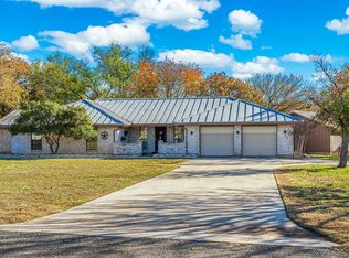 445 Oak Wood Rd, Kerrville, TX 78028