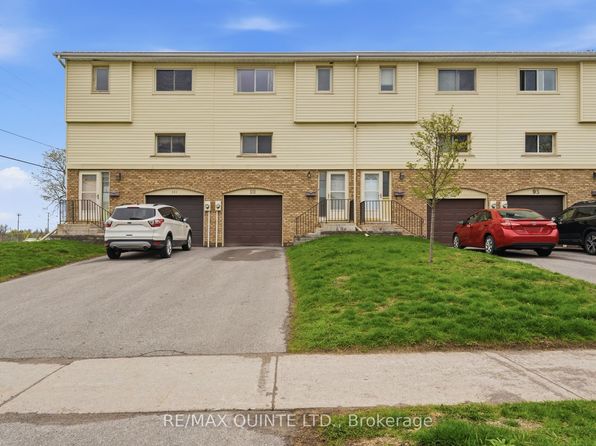 99 Dunnett Blvd #2, Belleville, ON K8P 4M7