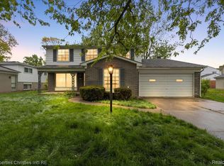 21889 Potomac Dr, Southfield, MI 48076