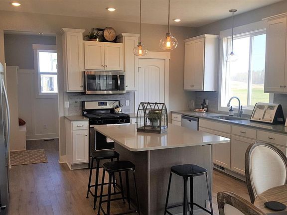 3rd image of 6466 Alward Dr