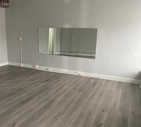 2nd image of 5350 Warren Ave #4