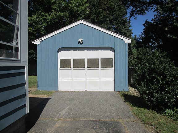3rd image of 76 Surrey Rd