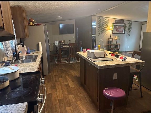 4th image of 110 Daisy Ln