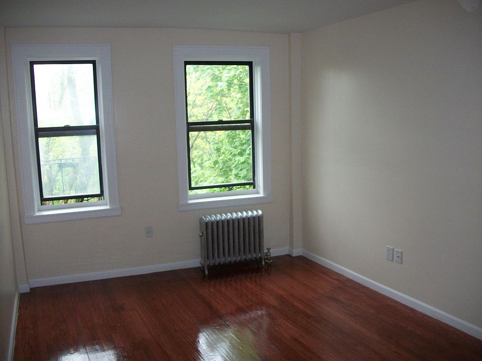 2nd image of 40 Park Pl APT 3D