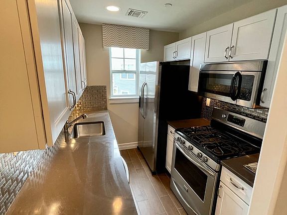 5th image of 6305 Ocean Ave N #2