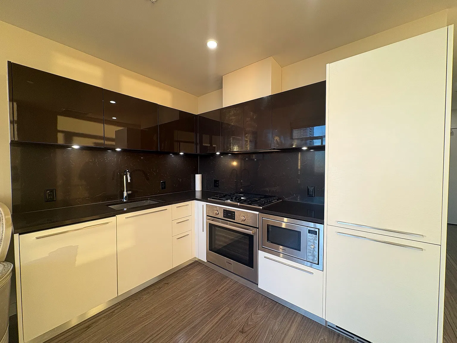 2 bed, 684 sqft, $2,650 — Photo 3