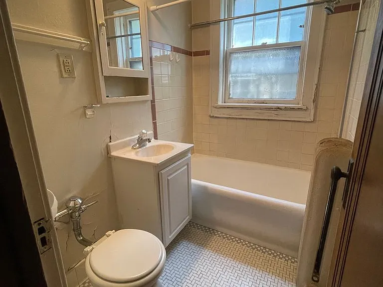 2637 N Cramer St — Photo 9