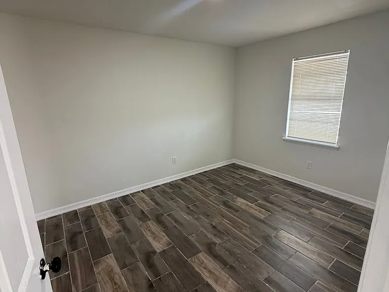 155 N Iowa Ave — Photo 11
