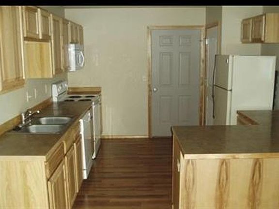 2nd image of 13 E Magnolia Dr
