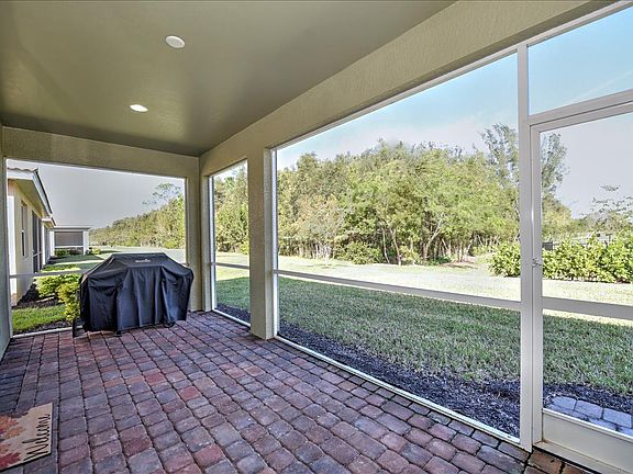 Screened Lanai with 1/2 bath