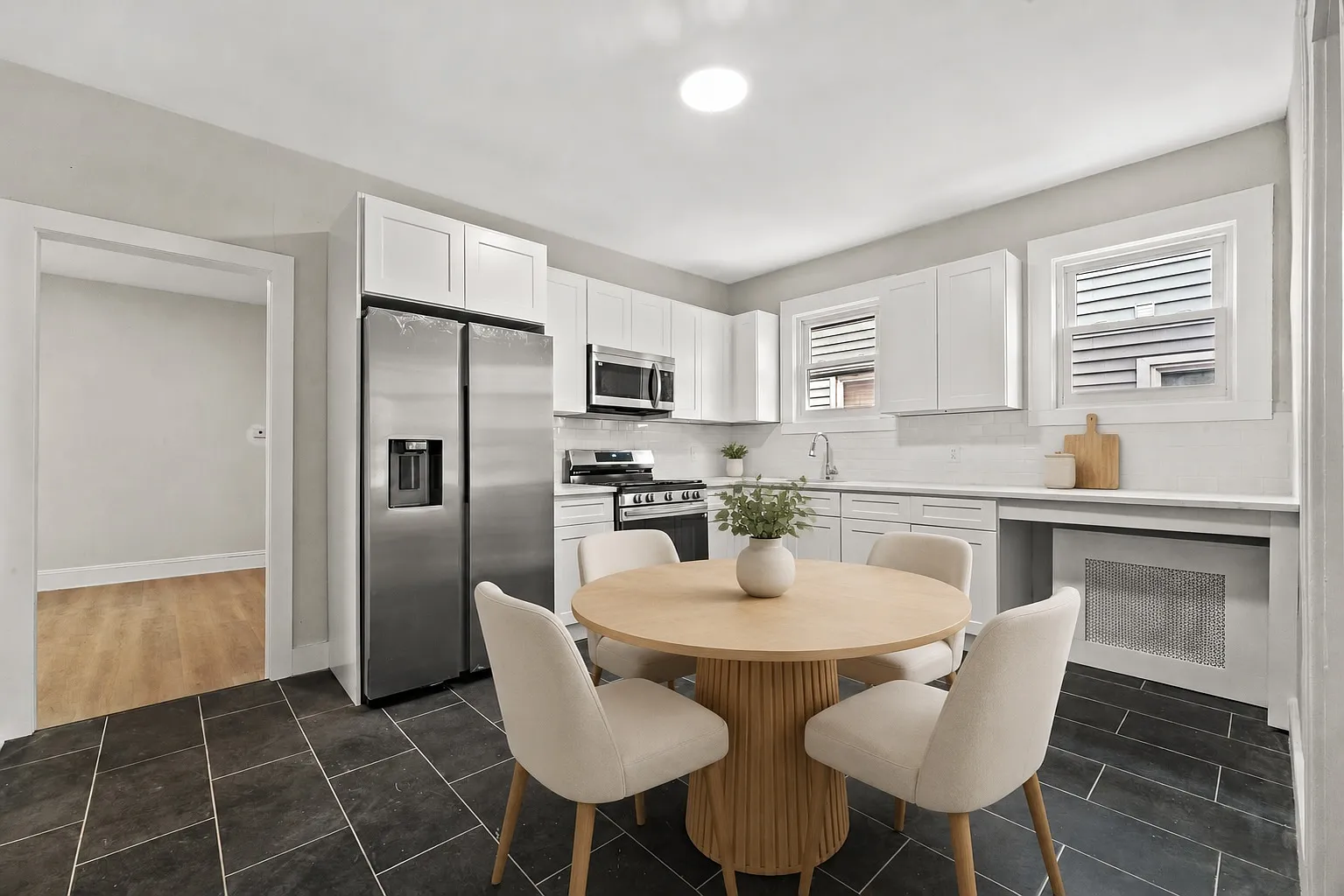 3 bed, 930 sqft, $2,800 — Photo 3