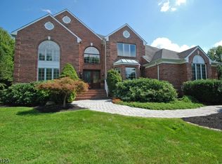 105 Briarwood Dr W, Warren, NJ 07059