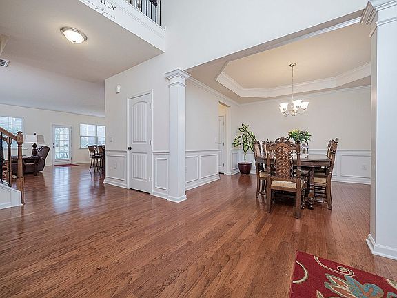 3rd image of 56 Sardinia Ln
