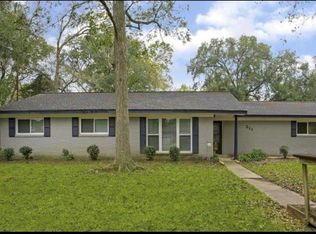 211 Van Winkle St, Lake Jackson, TX 77566